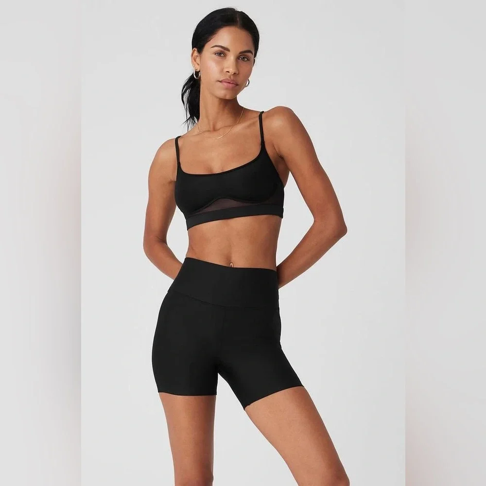 ALO YOGA | ✨NEW✨ Molded Engage Bra in Black